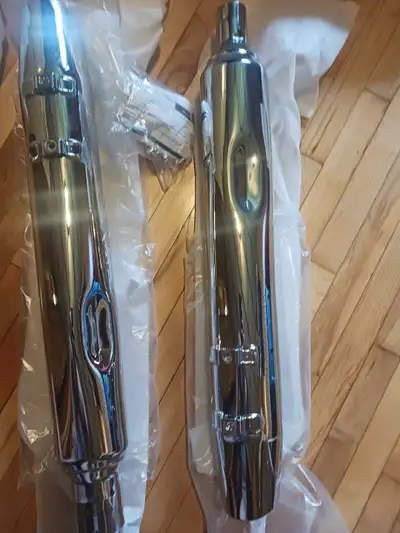 Mufflers and windshield new never used. Stage 2 take offs about 5000km