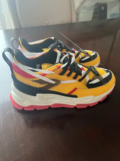 Triple Brand Shoes Size 9, View more