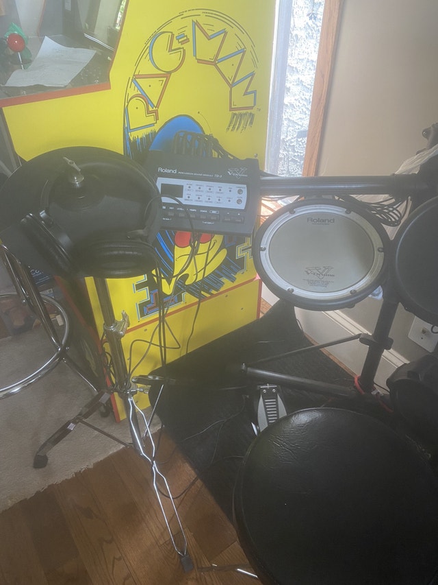 Roland Vdrum set model TD3 Drums & Percussion Calgary Kijiji