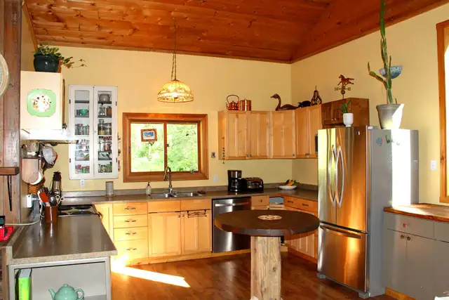 Waterfront Home with cabin in the Cariboo in Houses for Sale in Williams Lake - Image 6