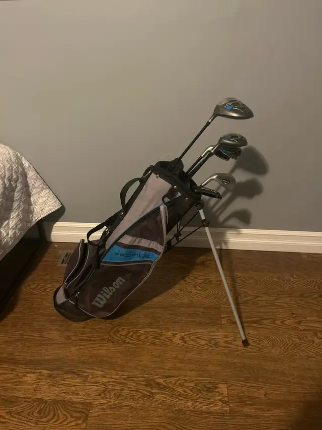 Used children set left handed golf clubs in Golf in Owen Sound - Image 2