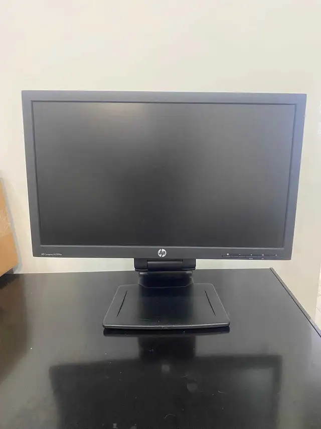 HP Computer Monitor 22 Inches  in Monitors in Mississauga / Peel Region - Image 2