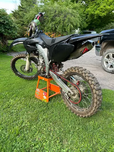 Selling 2004 crf 450r. Bike runs good full fmf pipe and lots more add ons. new front and rear brake...