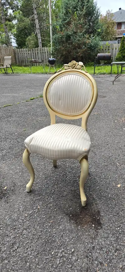 This is a DiY project. I have 4 cute and very pretty chairs, but they definitely have to be refurbis...