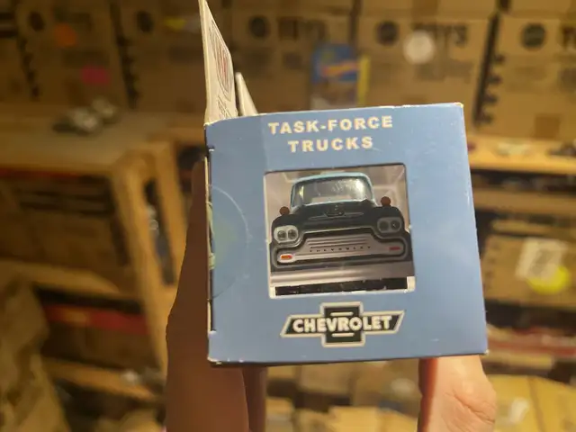 M2 Machines Premium 1958 Chevrolet LCF Spartan 60 Truck blue in Arts & Collectibles in Markham / York Region - Image 3