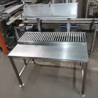 Table en stainles steel avec conveyor