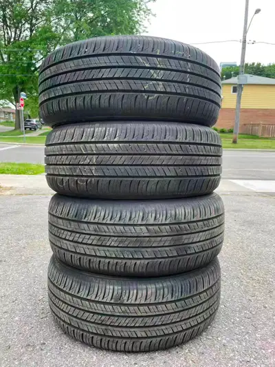 Selling a complete set of 4 Hankook Kinergy GT All-Season tires in excellent condition. Quantity: 4...
