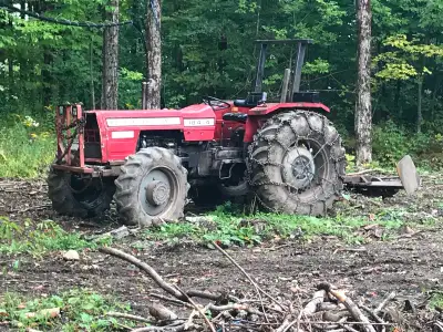 • 4x4, diesel • 68hp • PTO 62 hp • Le moteur fonctionne très bien • 5 928 heures au compteur • Vient...