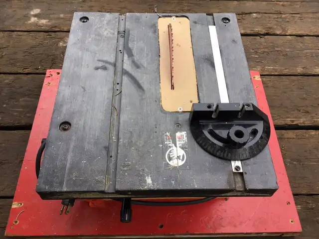 Black & Decker  8" Table saw - blade not included in Power Tools in Oakville / Halton Region - Image 4