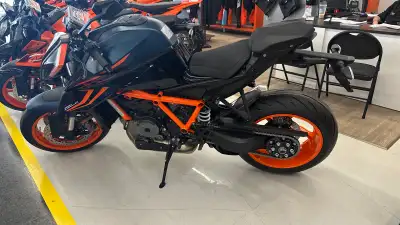 Selling a pristine condition KTM 2023 1290 SuperDuke EVO R. ONLY 2200 kms Have the following upgrade...