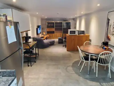 COMPLET JUSQU'À FIN SEPTEMBRE 1 chambre sur deux à louer sur l'horaire de 5/2. (dimanche soir à vend...