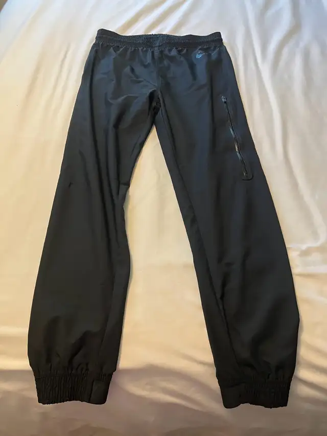Nike Jogger Pants- size Small in Women's - Bottoms in Barrie - Image 2