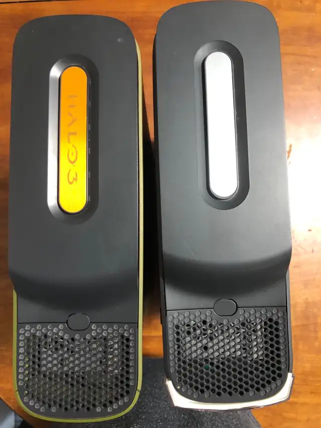 Xbox  360 Halo&  Xbox 360(both 3rings with accesories Repairable in XBOX 360 in City of Montréal - Image 9