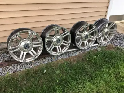 Mag chromée de bonne qualité, va sur Ford 17 po. x 7.5 819-588-1136. $350 seulement