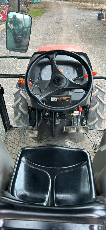 2015 Kubota M7040 Narrow Tractor in Farming Equipment in Delta/Surrey/Langley - Image 4