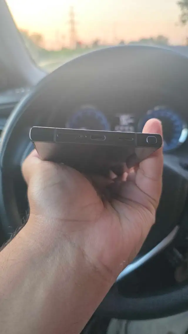 Samsung S24 Ultra 256gb Unlocked in Cell Phones in Windsor Region - Image 6