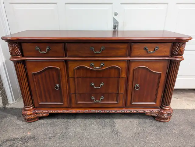 Sideboard Credenza Cabinet Large in Hutches & Display Cabinets in Oakville / Halton Region - Image 3