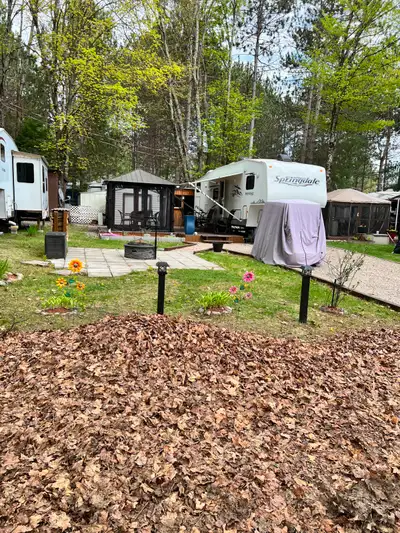 Fifth wheel Springdale 2009 283FWBH à vendre. Très propre, idéal pour une famille et avec beaucoup d...