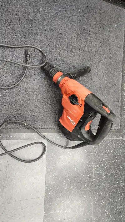 hilti te 60 avr hammer drill chissell /bit good condition 650 $$, View more