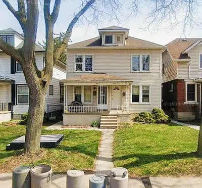 3 bed 1 bath house is available for rent