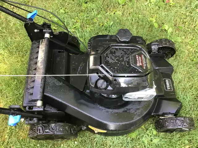 Toro super recycler self-propelled lawn mower in Lawnmowers & Leaf Blowers in Kingston - Image 3