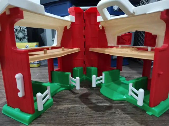 Fisher Price farmer house toy toddler in Toys & Games in Markham / York Region - Image 5