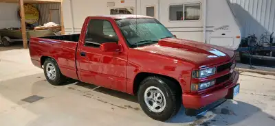 1997 chevy single cab short box 350 small block 5.7L, truck runs and drives great has a new paint jo...