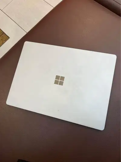 L EN-FR LIRE READ DETAILS NEW Surface Laptop never used i5 256gb, View more