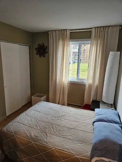 Attention (homme gay ouvert) belle chambre a louer dans 41/2 pour début mai tout compris meublé inte...