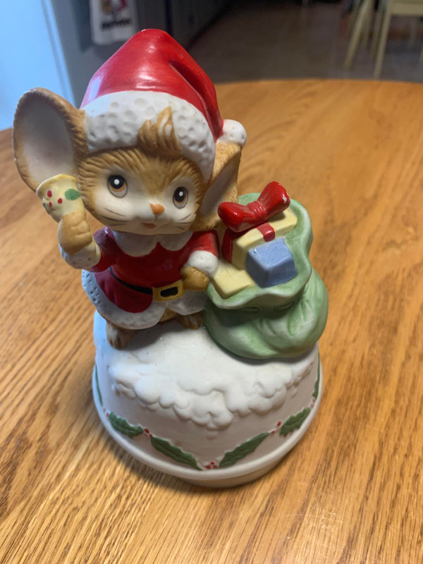 Christmas Music Box - Mouse in Arts & Collectibles in Fredericton
