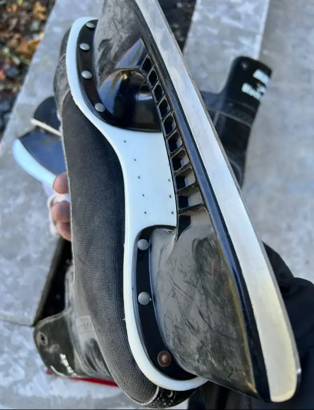 men’s Hockey Skates in Hockey in Winnipeg - Image 3