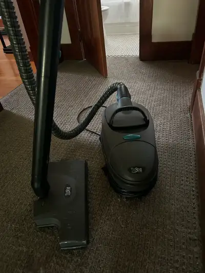 Selling a Tristar vacuum . In excellent working condition . New vacuum bags. Comes with floor attach...