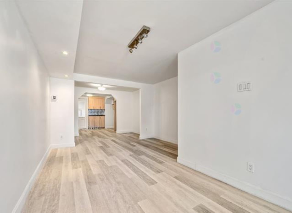 Grand 3 1/2 à louer au 9308 Bruchési à Montréal pour le 1er Aout — photo 2
