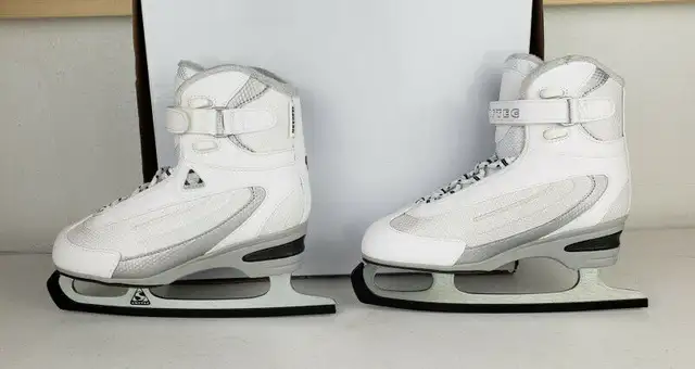 Jackson Ultima Mark IV Figure Softec Figure Skates White US 9 in Skates & Blades in Ottawa - Image 2