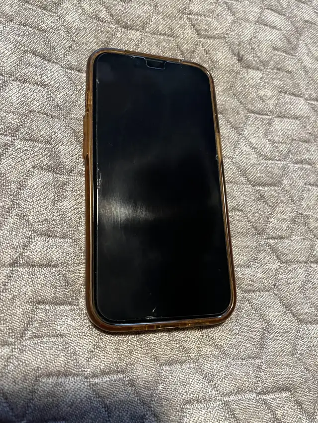 iPhone 13 - 128 GB in Cell Phones in Kingston - Image 3