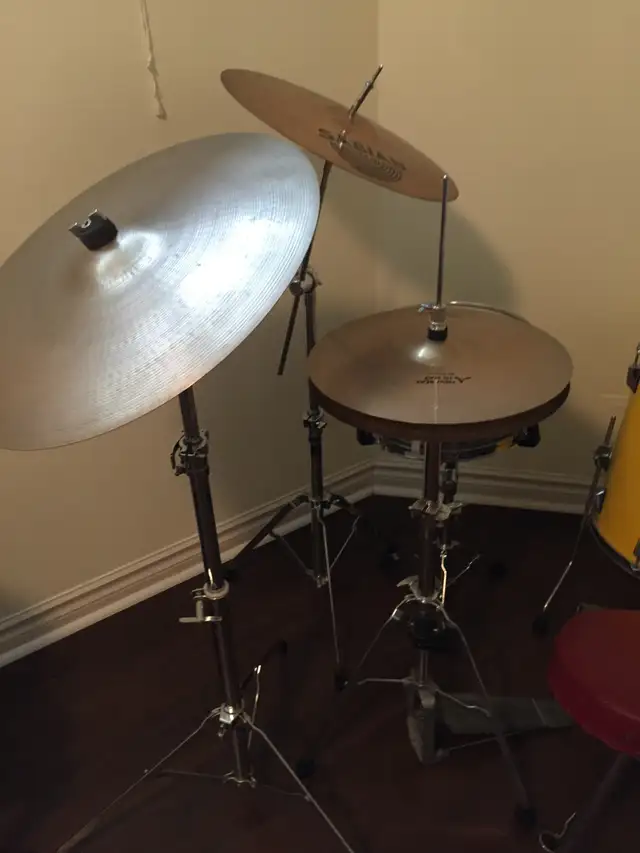 set of 7 pcs. of drums for sale in Drums & Percussion in City of Toronto - Image 6