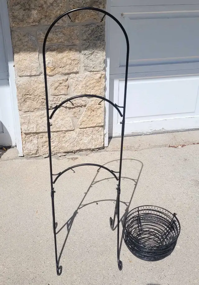 3 Tier Fruit Basket Stand in Home Décor & Accents in Winnipeg - Image 3