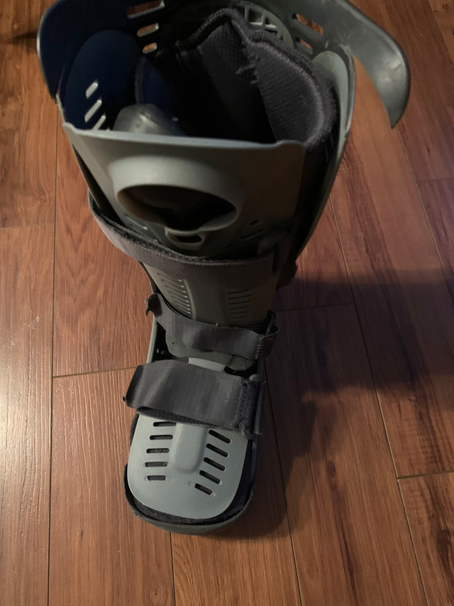 Air cast Boot in Health & Special Needs in Bedford
