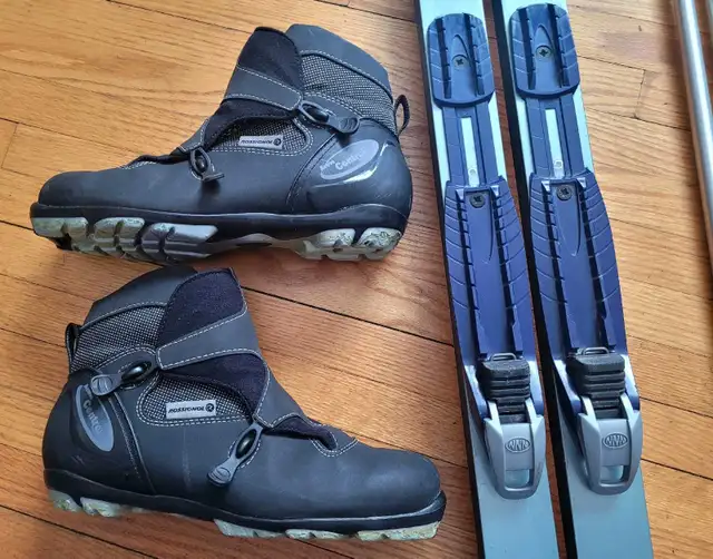 Cross Country Ski set - Mens 8.5 - 10.5 / Womens 9.5-11.5 in Ski in Winnipeg - Image 7