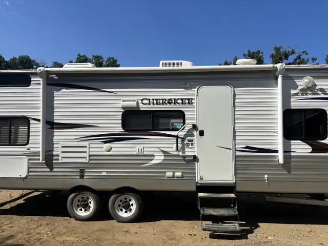 2014 Cherokee camper 26 foot with slide  in Travel Trailers & Campers in Brandon - Image 8