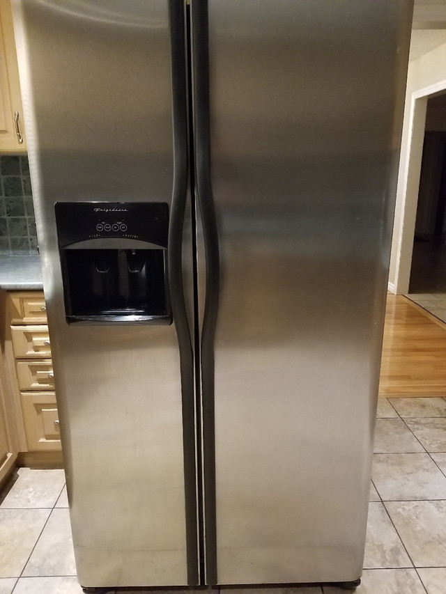 36" side by side fridge shelves and crispers in Refrigerators in Kawartha Lakes - Image 2