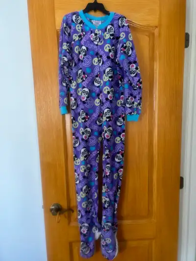 Vêtements pour fillettes  7- 8 ans + 1 pyjama garçon, View more