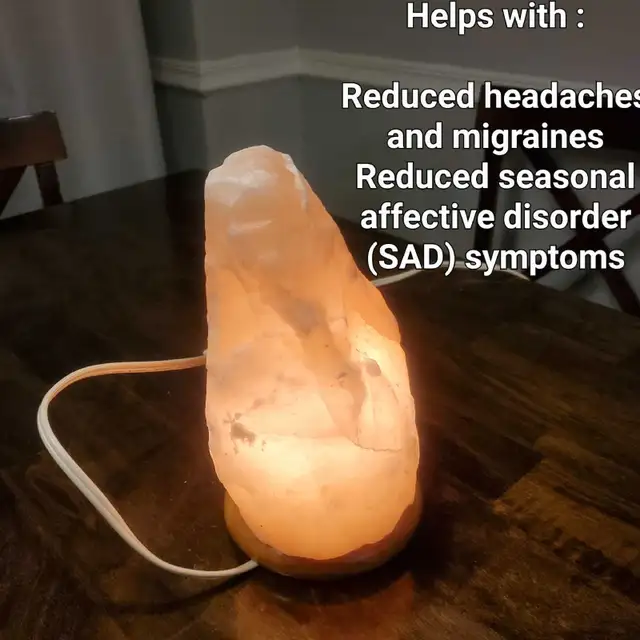 Beautiful Big Himalayan Heavy Salt Lamp - $30 - in Orleans ON  in Indoor Lighting & Fans in Ottawa - Image 10