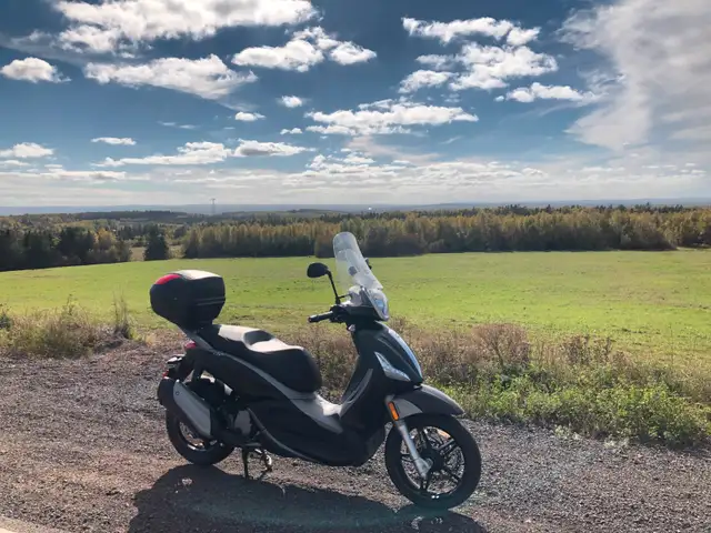 2016 PIAGGIO BV-350 MAXI SCOOTER in Scooters & Pocket Bikes in Moncton - Image 5