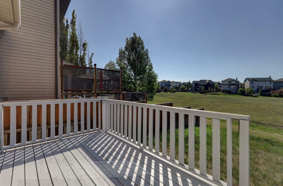 2000 Sqf FULL HOUSE BACKING ONTO A PARK 3