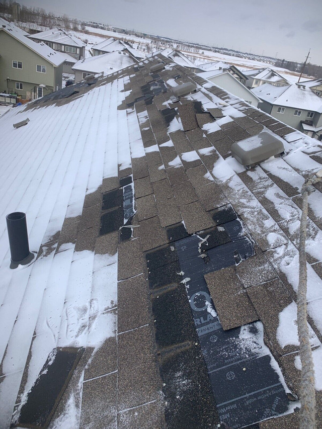 Leaky roof - Roof repair  in Roofing in Edmonton - Image 3