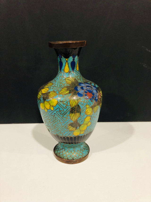Antique Chinese cloisonné vase in Arts & Collectibles in Oshawa / Durham Region - Image 3