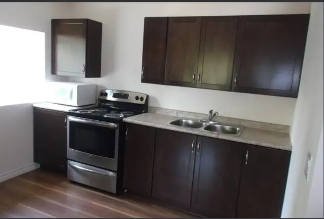 Great Location! Private Rooms 4 Rent - Uptown Waterloo Free Wifi in Room Rentals & Roommates in Kitchener / Waterloo - Image 10