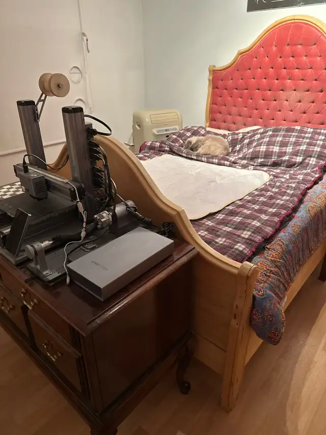 lit antique style victorien  avec bureaux in Beds & Mattresses in West Island - Image 3