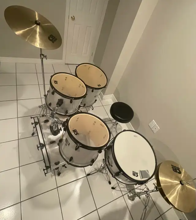 CB Drums Set in pearl white with black trim in Drums & Percussion in Mississauga / Peel Region - Image 5